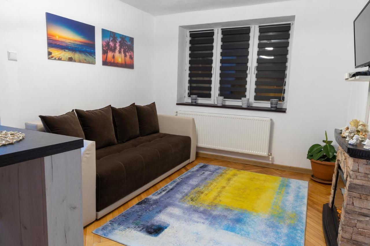 Angel House Central Aparament Petroşani Екстериор снимка