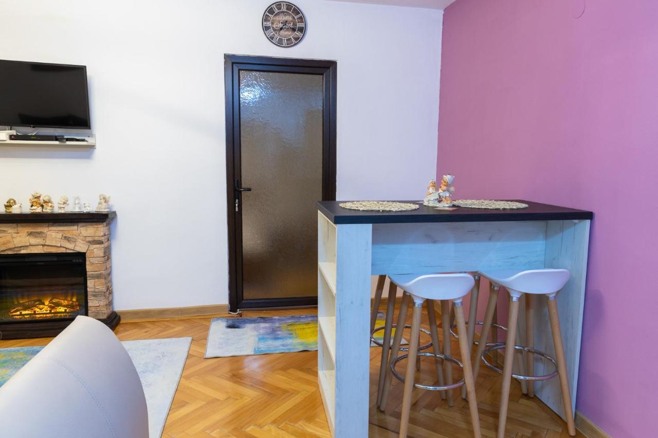 Angel House Central Aparament Petroşani Екстериор снимка